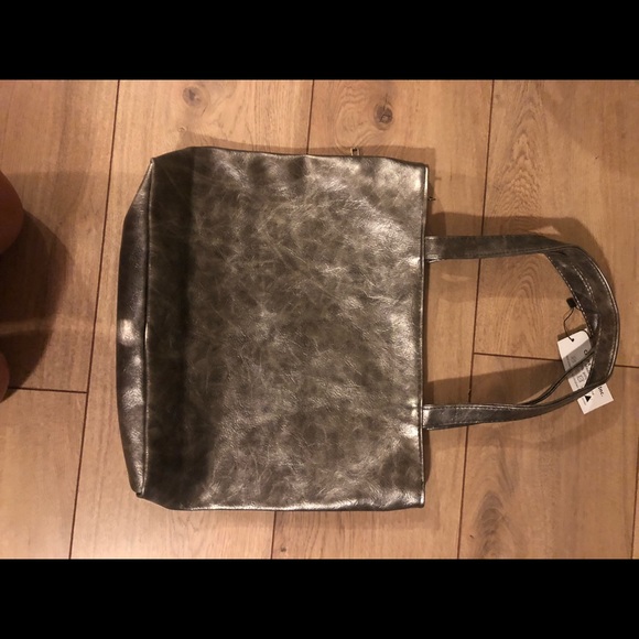 Silver Faux Leather Tote . Excellent Quality. - Picture 6 of 8